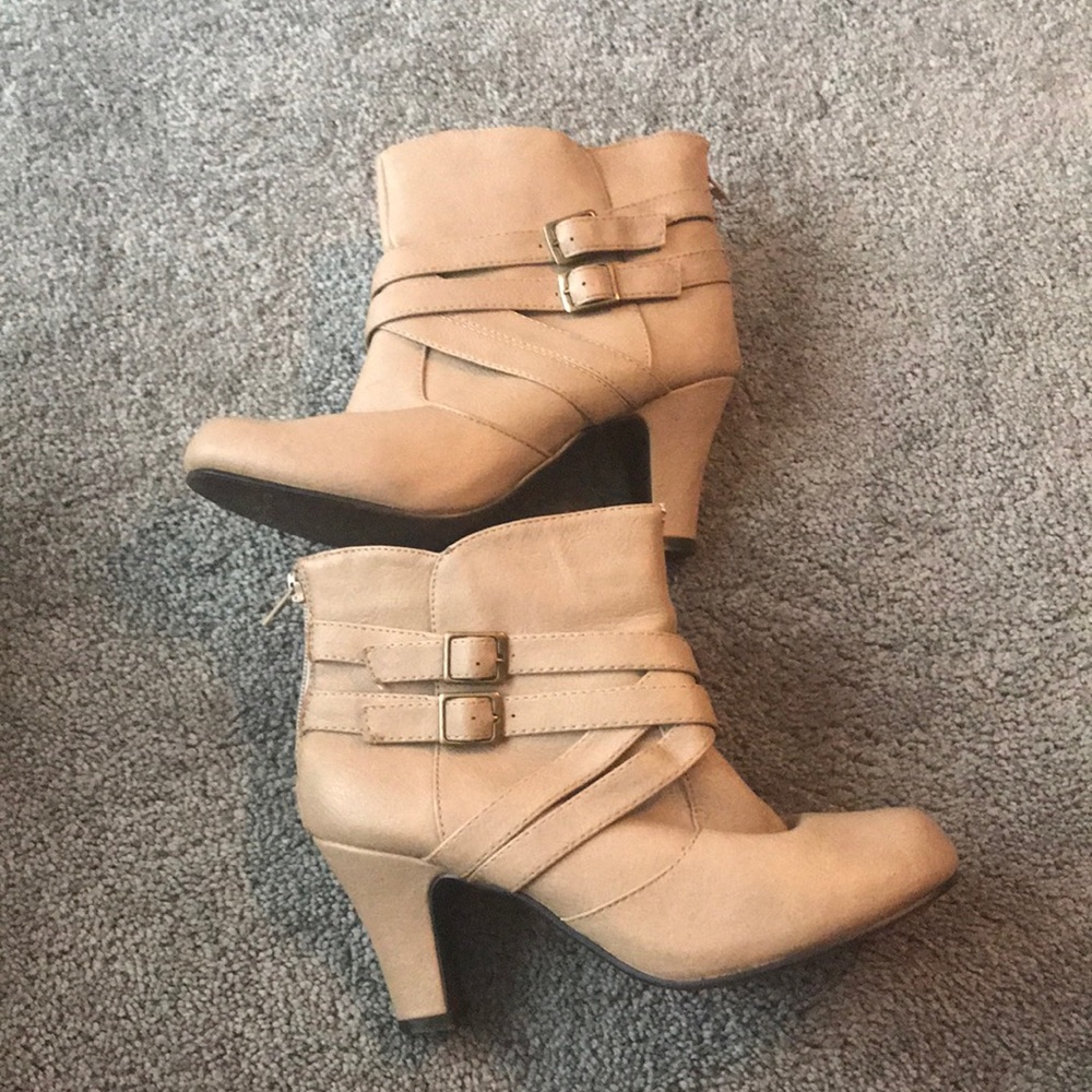 Rue 21 boots size M 7 / 8